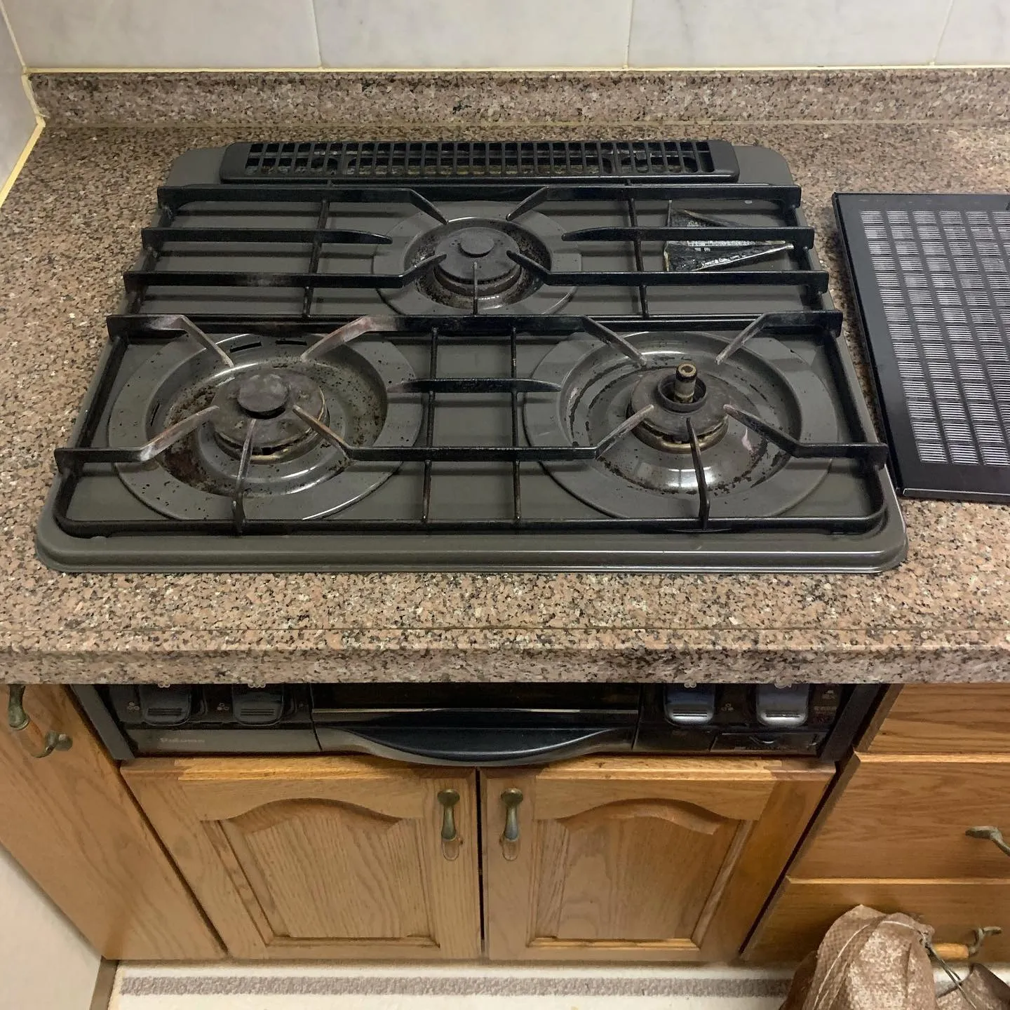 ビルトインコンロとレンジフードの工事